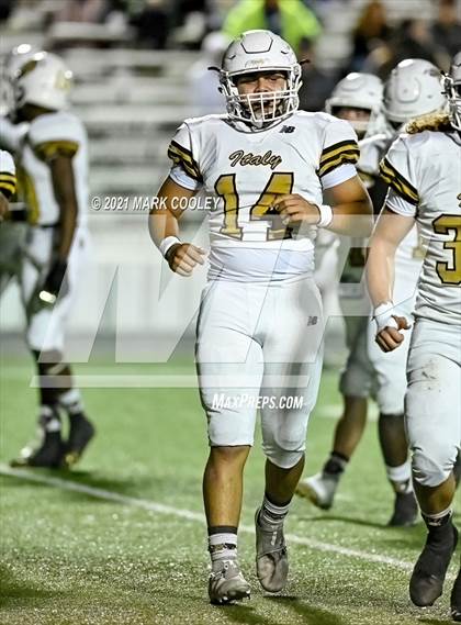 Thumbnail 1 in Italy vs. Hamilton (UIL 2A D1 Bi-District) photogallery.