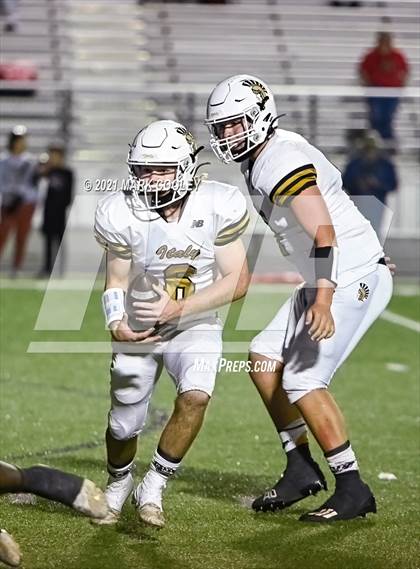 Thumbnail 3 in Italy vs. Hamilton (UIL 2A D1 Bi-District) photogallery.