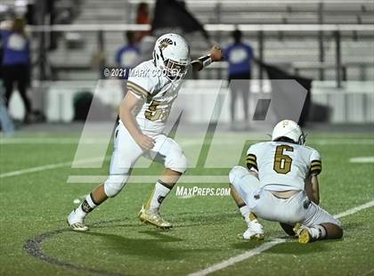 Thumbnail 1 in Italy vs. Hamilton (UIL 2A D1 Bi-District) photogallery.