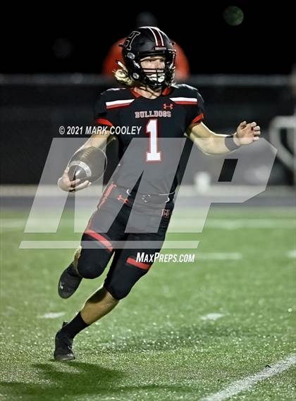 Thumbnail 1 in Italy vs. Hamilton (UIL 2A D1 Bi-District) photogallery.