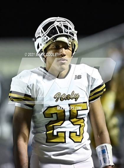 Thumbnail 2 in Italy vs. Hamilton (UIL 2A D1 Bi-District) photogallery.