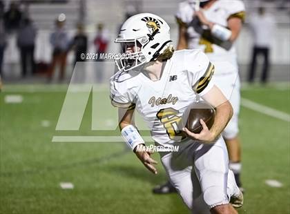 Thumbnail 1 in Italy vs. Hamilton (UIL 2A D1 Bi-District) photogallery.