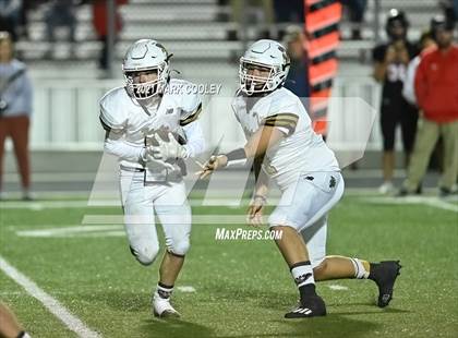 Thumbnail 3 in Italy vs. Hamilton (UIL 2A D1 Bi-District) photogallery.