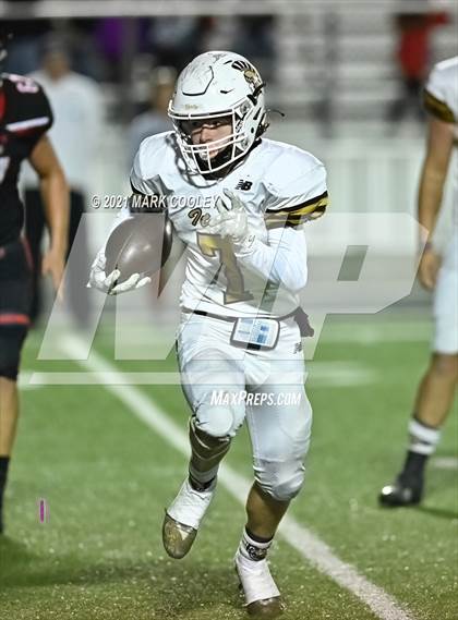 Thumbnail 3 in Italy vs. Hamilton (UIL 2A D1 Bi-District) photogallery.