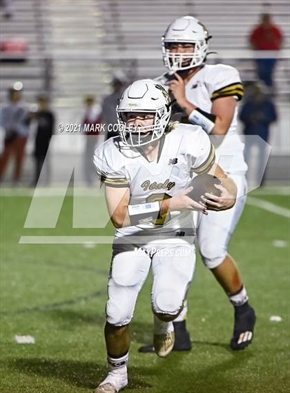 Thumbnail 2 in Italy vs. Hamilton (UIL 2A D1 Bi-District) photogallery.