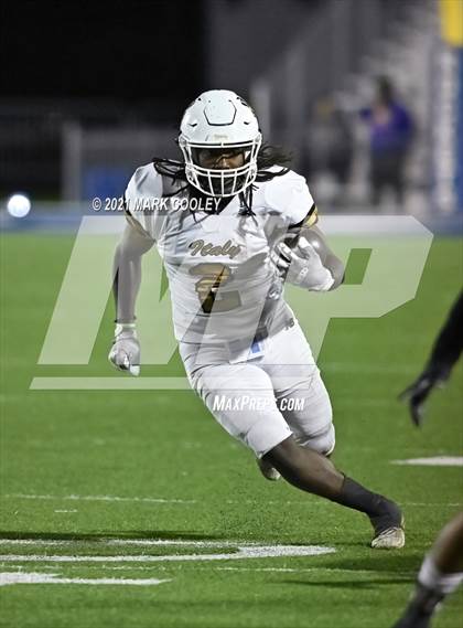 Thumbnail 1 in Italy vs. Hamilton (UIL 2A D1 Bi-District) photogallery.