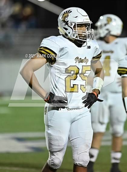 Thumbnail 1 in Italy vs. Hamilton (UIL 2A D1 Bi-District) photogallery.