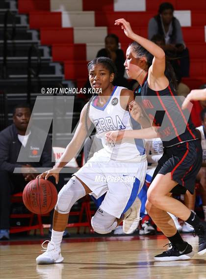 Thumbnail 2 in Serra vs. Harvard-Westlake (Battle at the Beach) photogallery.
