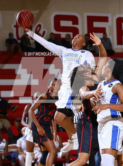 Thumbnail 1 in Serra vs. Harvard-Westlake (Battle at the Beach) photogallery.