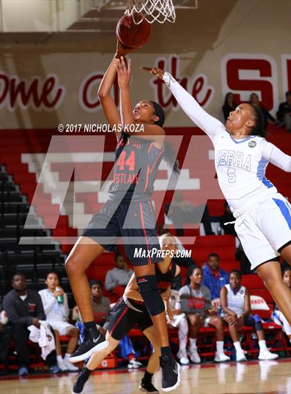 Thumbnail 3 in Serra vs. Harvard-Westlake (Battle at the Beach) photogallery.
