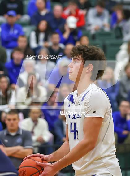 Thumbnail 3 in Fairmont vs St. Xavier photogallery.