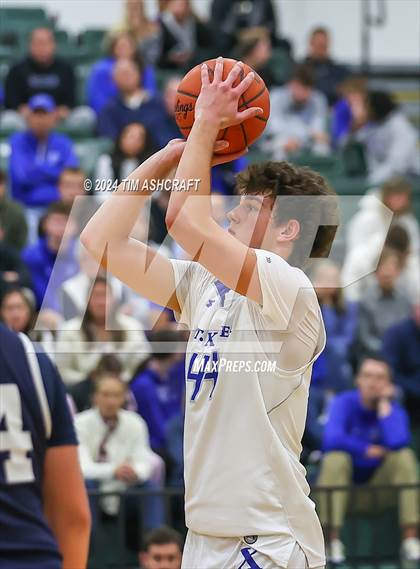 Thumbnail 2 in Fairmont vs St. Xavier photogallery.