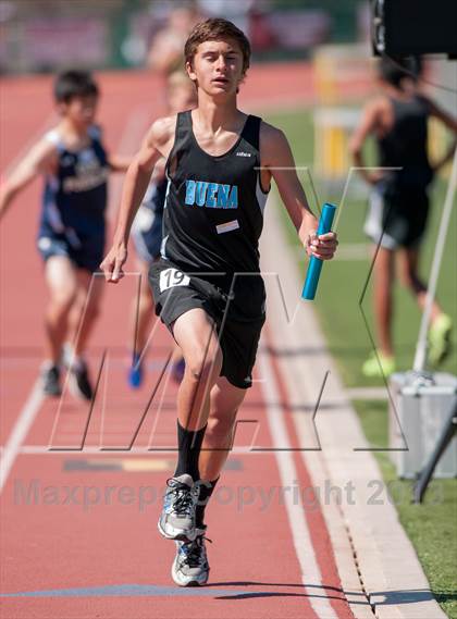 Thumbnail 2 in Ventura Invitational 4X800 Relay photogallery.