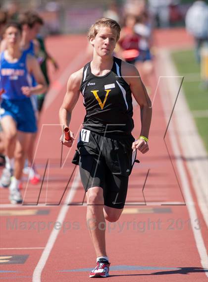 Thumbnail 3 in Ventura Invitational 4X800 Relay photogallery.