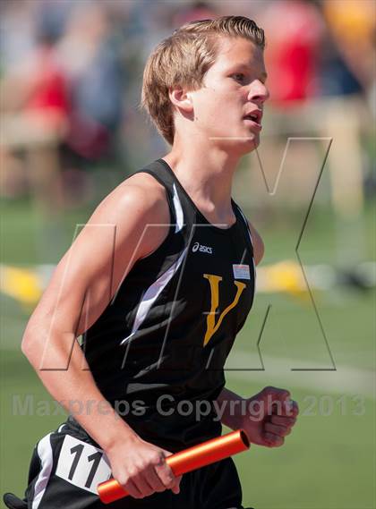 Thumbnail 1 in Ventura Invitational 4X800 Relay photogallery.