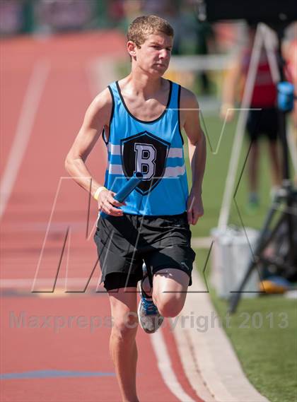 Thumbnail 3 in Ventura Invitational 4X800 Relay photogallery.