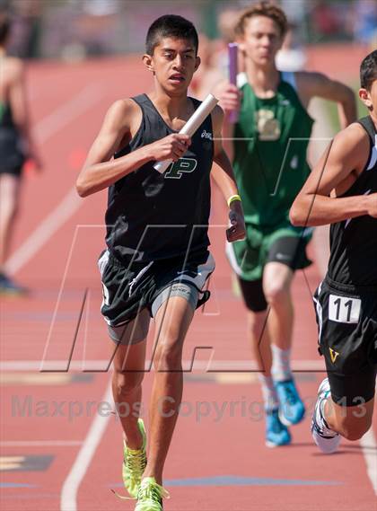 Thumbnail 2 in Ventura Invitational 4X800 Relay photogallery.