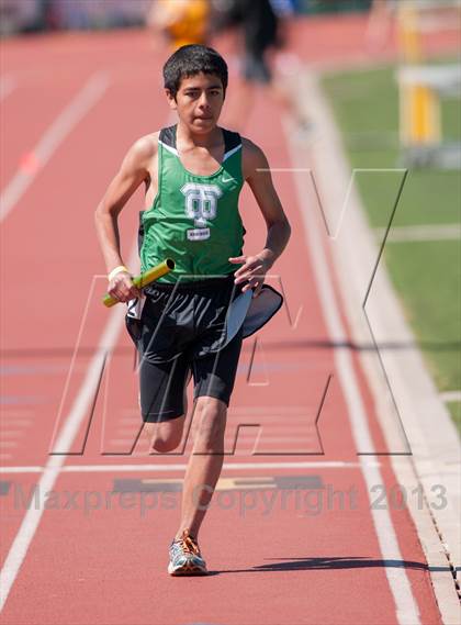 Thumbnail 1 in Ventura Invitational 4X800 Relay photogallery.