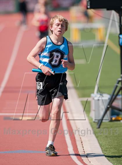 Thumbnail 3 in Ventura Invitational 4X800 Relay photogallery.