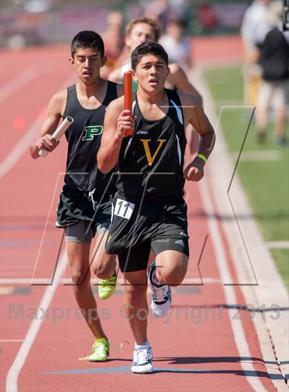 Thumbnail 3 in Ventura Invitational 4X800 Relay photogallery.