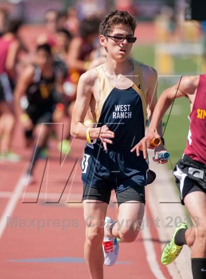 Thumbnail 1 in Ventura Invitational 4X800 Relay photogallery.