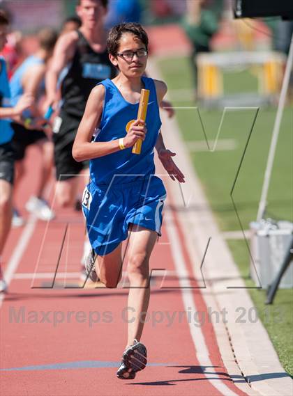 Thumbnail 2 in Ventura Invitational 4X800 Relay photogallery.