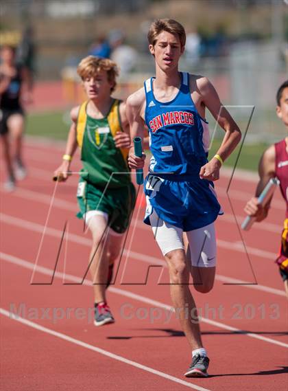 Thumbnail 3 in Ventura Invitational 4X800 Relay photogallery.