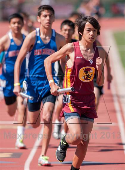 Thumbnail 3 in Ventura Invitational 4X800 Relay photogallery.