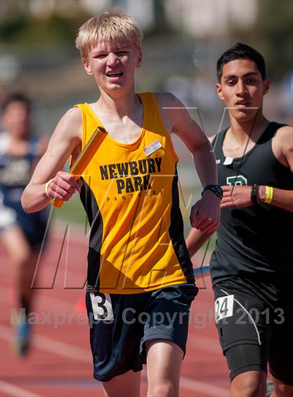 Thumbnail 1 in Ventura Invitational 4X800 Relay photogallery.