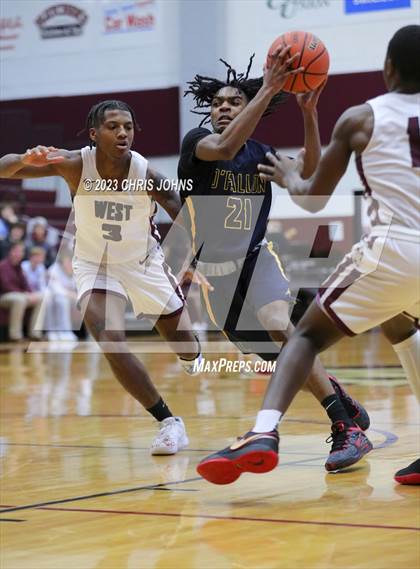 Thumbnail 1 in O'Fallon @ Belleville West photogallery.