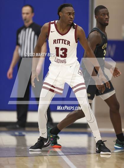Thumbnail 2 in Central vs Cardinal Ritter (Bill Rowe's Queen City Classic) photogallery.