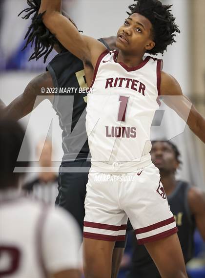 Thumbnail 2 in Central vs Cardinal Ritter (Bill Rowe's Queen City Classic) photogallery.