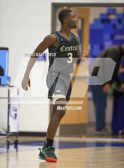 Thumbnail 2 in Central vs Cardinal Ritter (Bill Rowe's Queen City Classic) photogallery.
