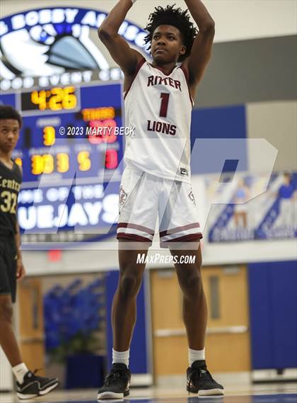 Thumbnail 1 in Central vs Cardinal Ritter (Bill Rowe's Queen City Classic) photogallery.