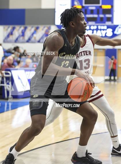 Thumbnail 2 in Central vs Cardinal Ritter (Bill Rowe's Queen City Classic) photogallery.