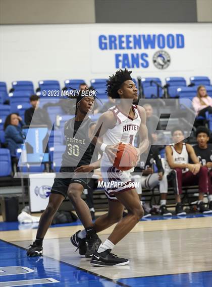 Thumbnail 2 in Central vs Cardinal Ritter (Bill Rowe's Queen City Classic) photogallery.