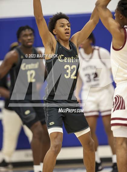 Thumbnail 2 in Central vs Cardinal Ritter (Bill Rowe's Queen City Classic) photogallery.
