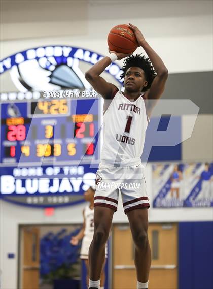 Thumbnail 2 in Central vs Cardinal Ritter (Bill Rowe's Queen City Classic) photogallery.