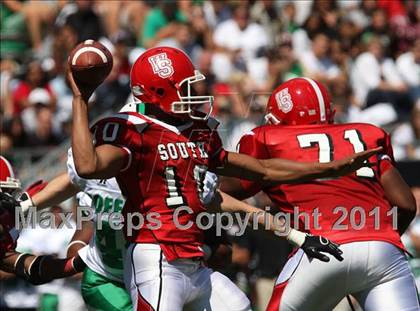 Thumbnail 2 in Dublin Coffman vs. Westerville South (Kirk Herbstreit National Kickoff Classic) photogallery.
