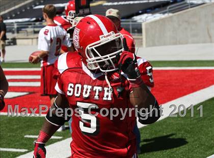 Thumbnail 1 in Dublin Coffman vs. Westerville South (Kirk Herbstreit National Kickoff Classic) photogallery.