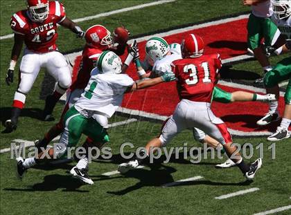 Thumbnail 2 in Dublin Coffman vs. Westerville South (Kirk Herbstreit National Kickoff Classic) photogallery.