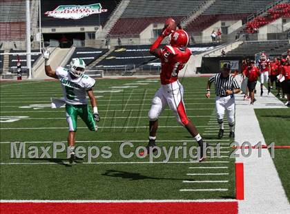 Thumbnail 1 in Dublin Coffman vs. Westerville South (Kirk Herbstreit National Kickoff Classic) photogallery.