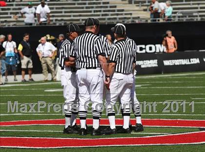 Thumbnail 3 in Dublin Coffman vs. Westerville South (Kirk Herbstreit National Kickoff Classic) photogallery.