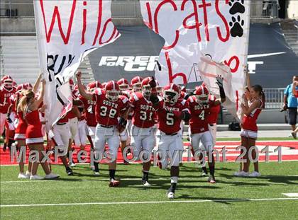 Thumbnail 1 in Dublin Coffman vs. Westerville South (Kirk Herbstreit National Kickoff Classic) photogallery.