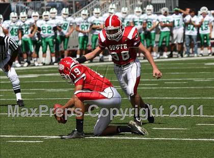 Thumbnail 2 in Dublin Coffman vs. Westerville South (Kirk Herbstreit National Kickoff Classic) photogallery.