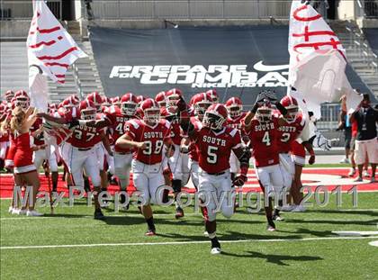 Thumbnail 2 in Dublin Coffman vs. Westerville South (Kirk Herbstreit National Kickoff Classic) photogallery.