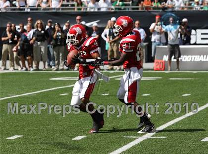 Thumbnail 2 in Dublin Coffman vs. Westerville South (Kirk Herbstreit National Kickoff Classic) photogallery.
