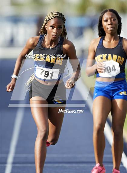 Thumbnail 1 in River City Relays (4x400m) photogallery.