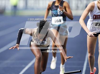 Thumbnail 3 in River City Relays (4x400m) photogallery.