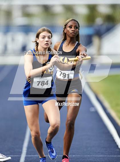 Thumbnail 1 in River City Relays (4x400m) photogallery.
